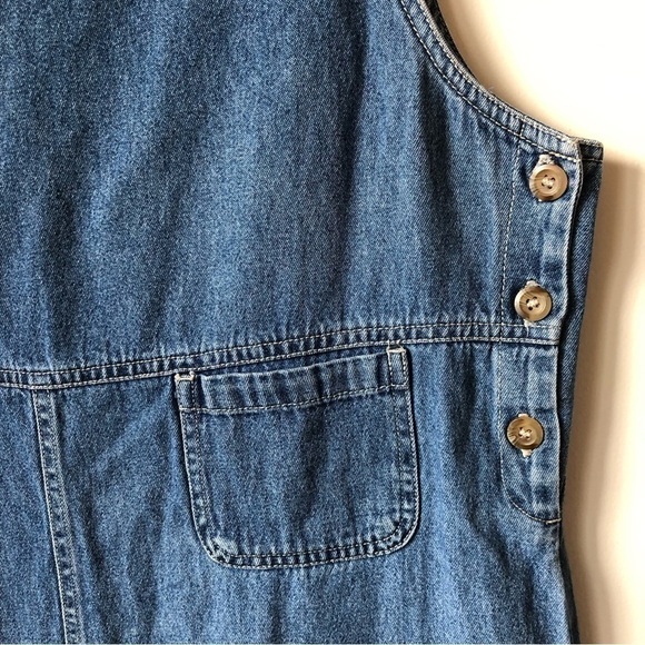 VINTAGE denim midi dress with buttons at sides and patch pockets. - Picture 3 of 6